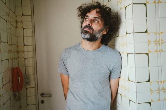 MATIAS MUSSI lanza “Por Debajo”
